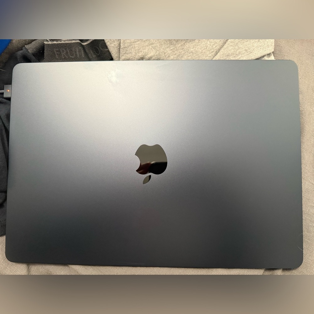 Apple MacBook Pro - 15 inch jet black bundle